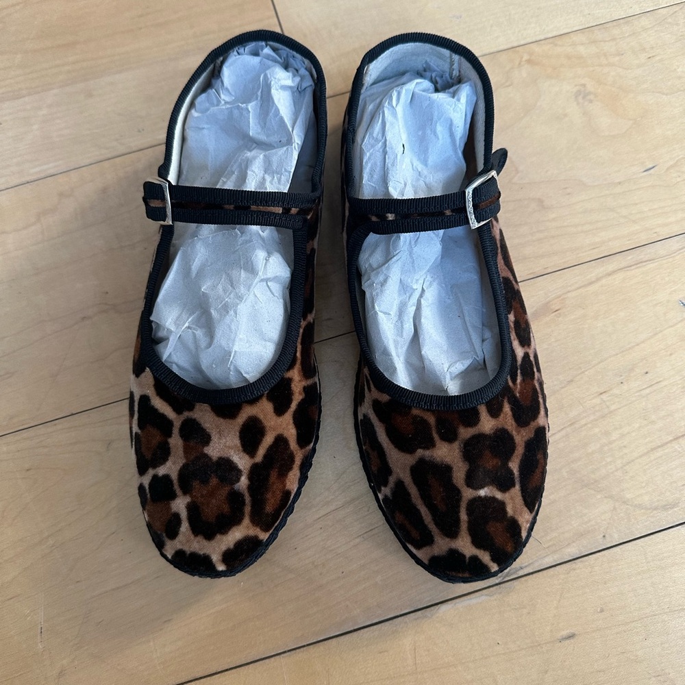 Vibi Venezia Leopard-print velvet Mary Jane flats